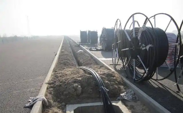 平川光缆施工如何应对复杂地形布线难题? 平川光缆施工如何应对复杂地形布线难题?